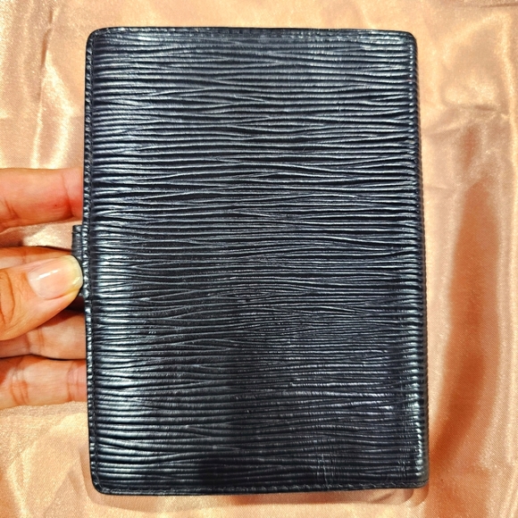 Authentic Louis Vuitton Epi Black Agenda - Picture 2 of 6